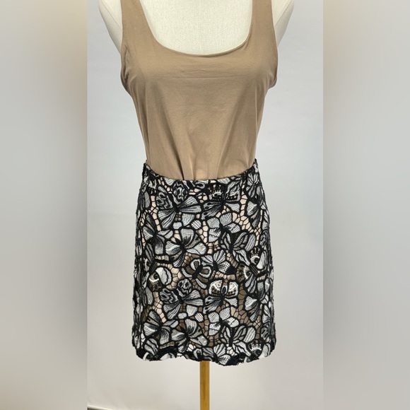 ALICE + OLIVIA Black and White Butterfly Lace Mini Skirt size 4 - Picture 9 of 14